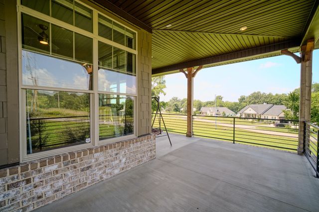 1043 Emerald Valley Dr, Castalian Springs, TN 37031