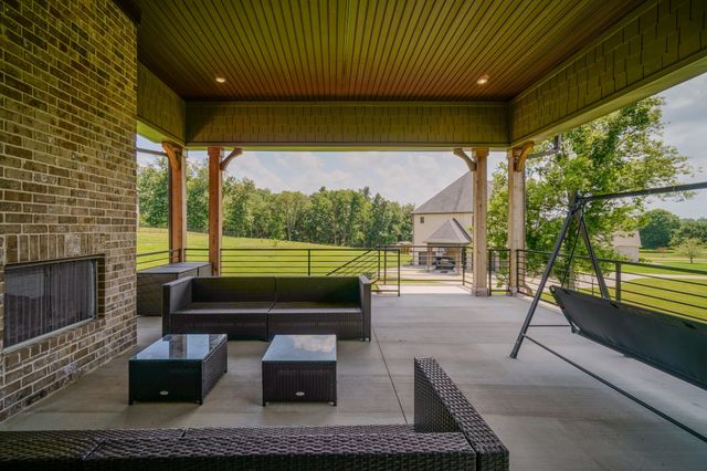 1043 Emerald Valley Dr, Castalian Springs, TN 37031