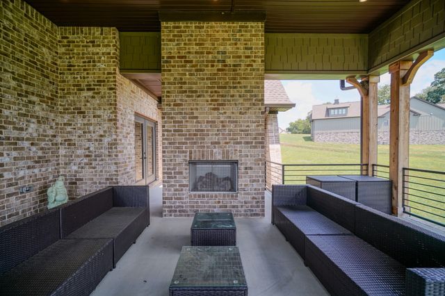 1043 Emerald Valley Dr, Castalian Springs, TN 37031