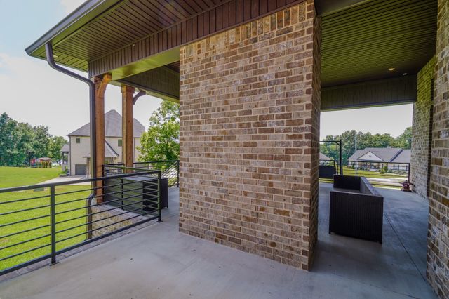 1043 Emerald Valley Dr, Castalian Springs, TN 37031