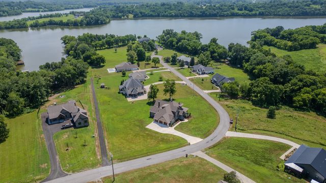 1043 Emerald Valley Dr, Castalian Springs, TN 37031