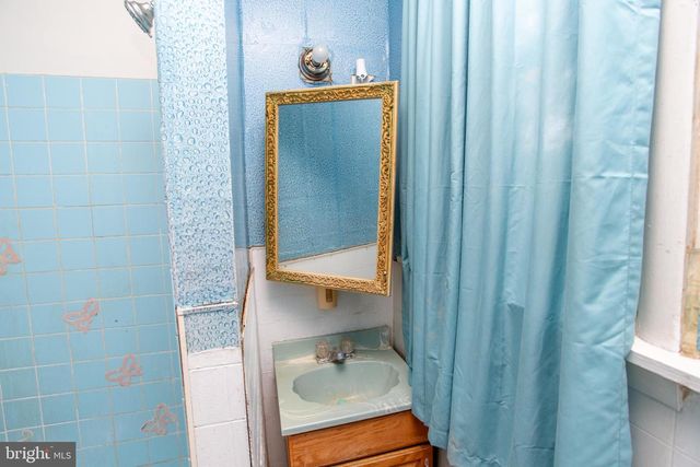 814 E WOODLAWN ST, Philadelphia, PA 19138