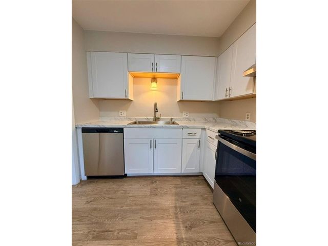 512 Vance St A, Lakewood, CO 80226