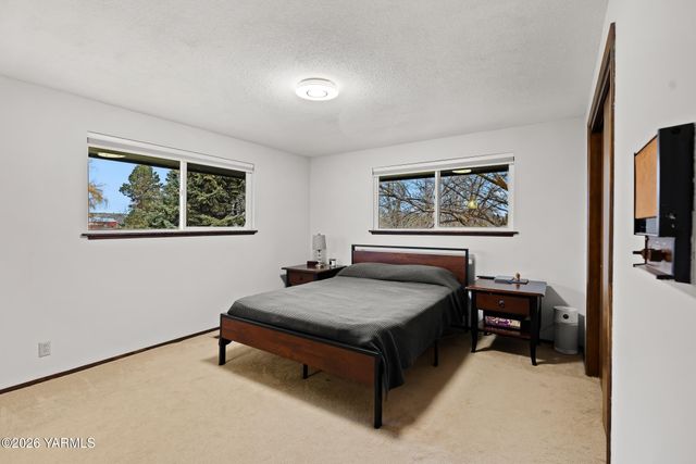 3504 Marks Rd, Yakima, WA 98903