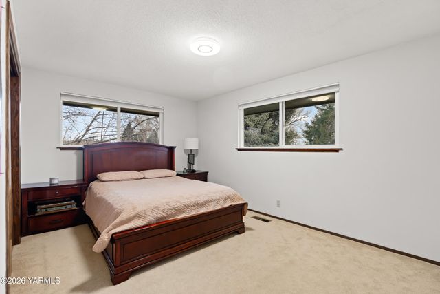 3504 Marks Rd, Yakima, WA 98903