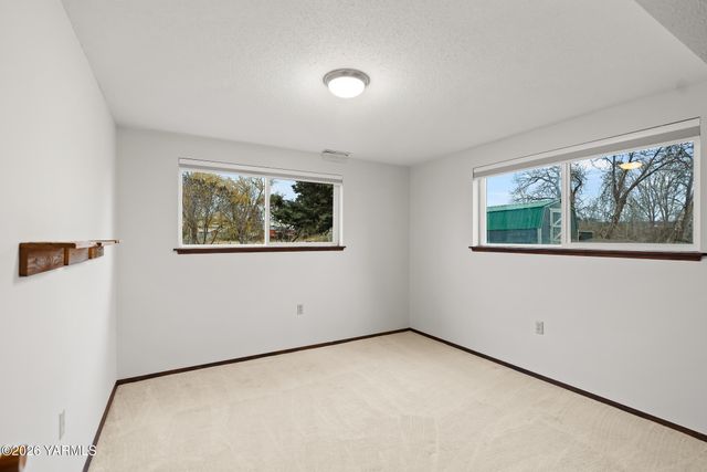 3504 Marks Rd, Yakima, WA 98903