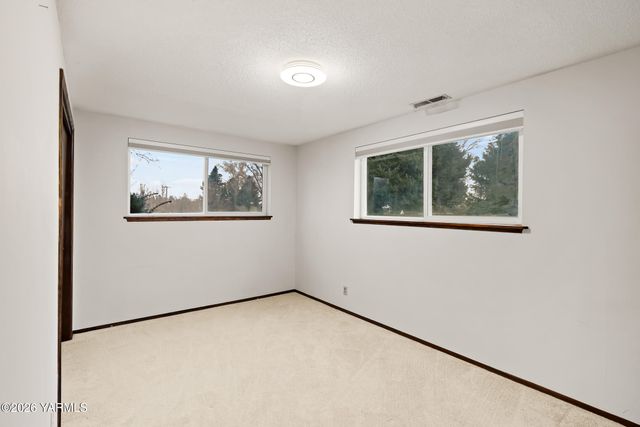 3504 Marks Rd, Yakima, WA 98903