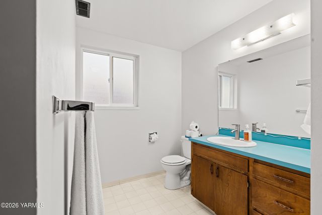 3504 Marks Rd, Yakima, WA 98903