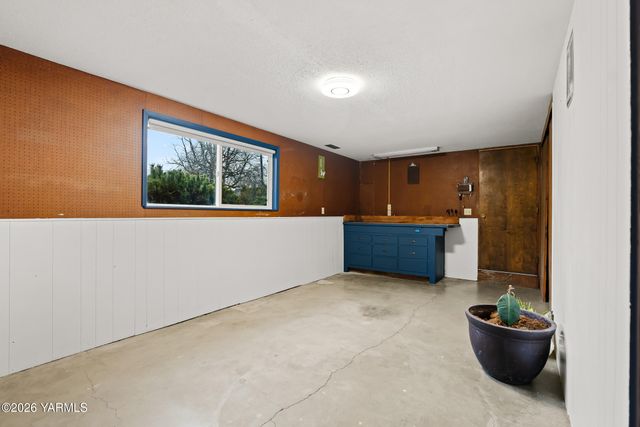 3504 Marks Rd, Yakima, WA 98903