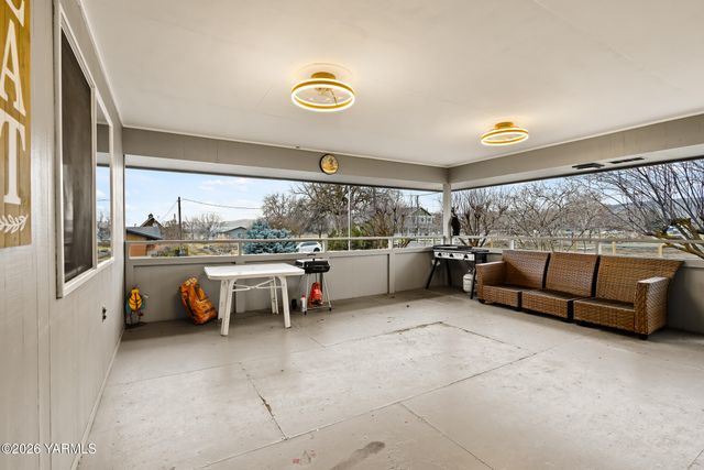 3504 Marks Rd, Yakima, WA 98903