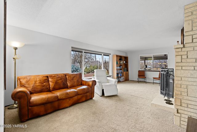 3504 Marks Rd, Yakima, WA 98903