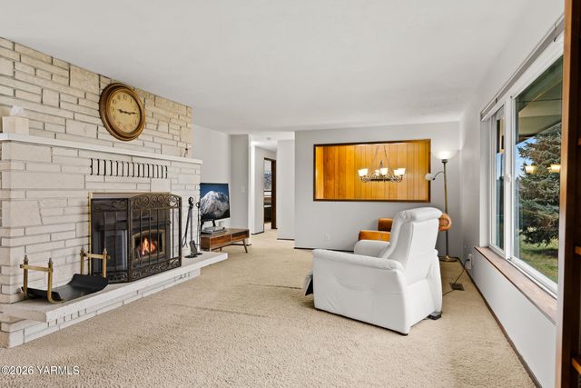 3504 Marks Rd, Yakima, WA 98903