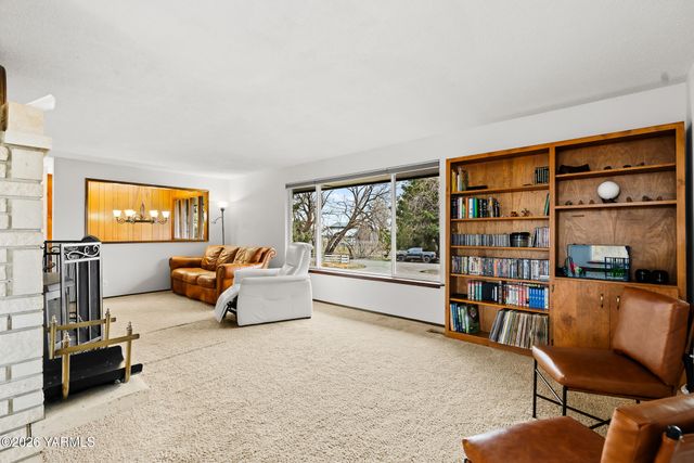 3504 Marks Rd, Yakima, WA 98903