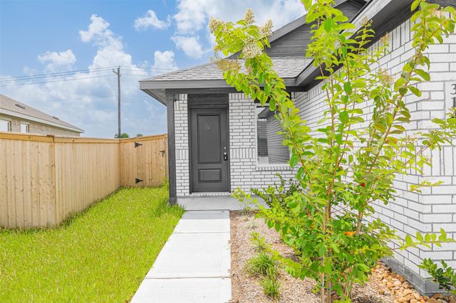 3143 Savannah Rose Drive, Angleton, TX 77515