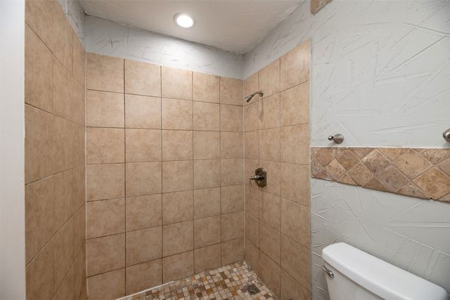 200 Caprock Drive, Arlington, TX 76018