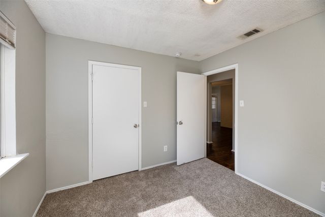 200 Caprock Drive, Arlington, TX 76018