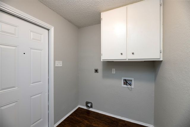 200 Caprock Drive, Arlington, TX 76018