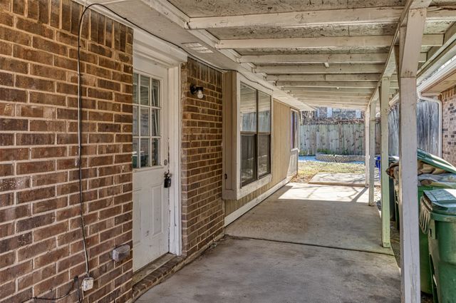 200 Caprock Drive, Arlington, TX 76018