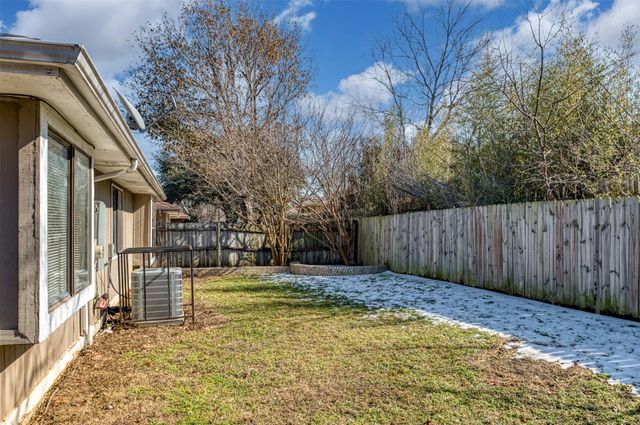 200 Caprock Drive, Arlington, TX 76018
