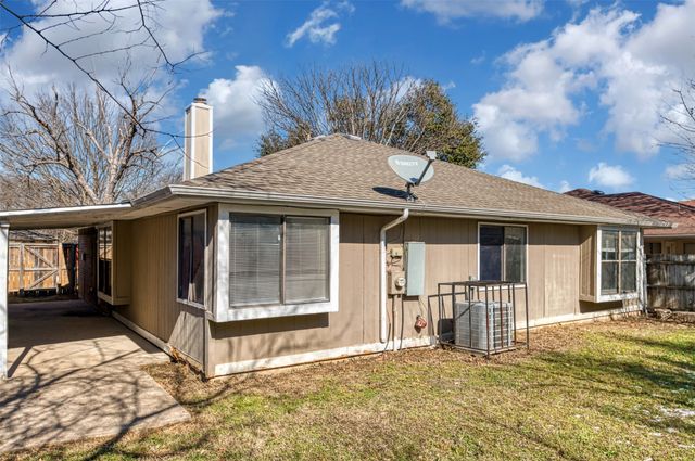 200 Caprock Drive, Arlington, TX 76018