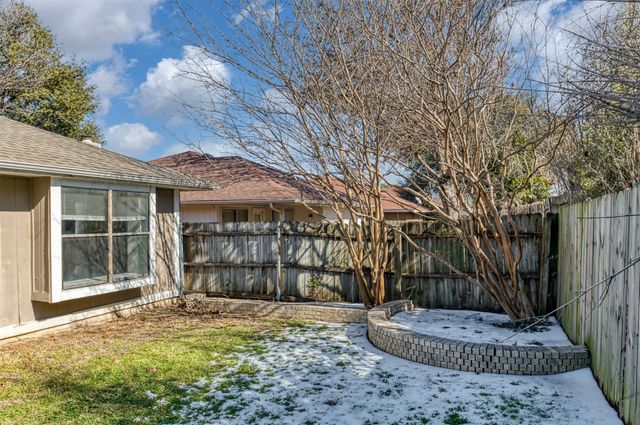 200 Caprock Drive, Arlington, TX 76018