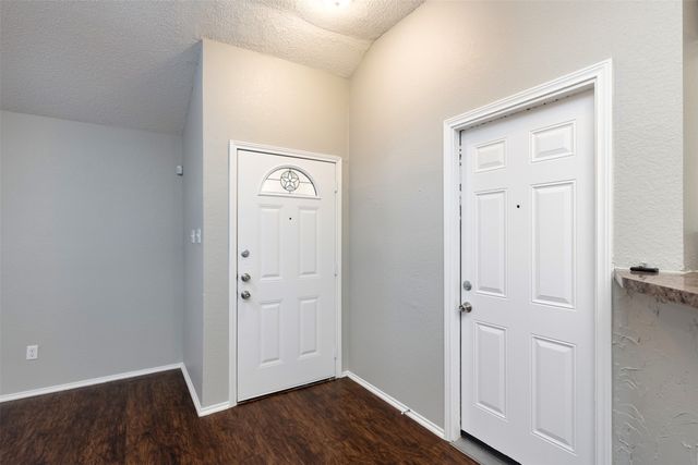 200 Caprock Drive, Arlington, TX 76018