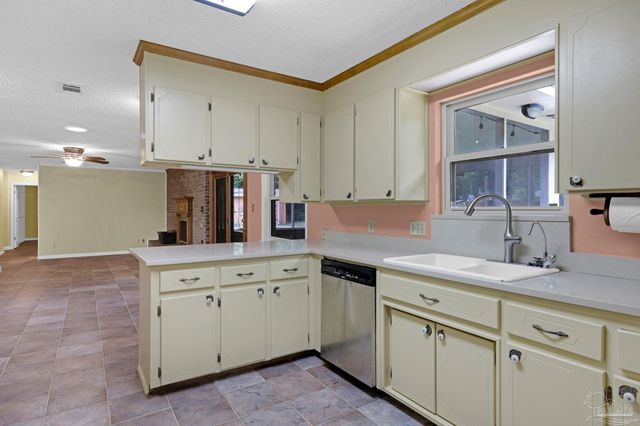 3338 Pursell Ln, Pensacola, FL 32526
