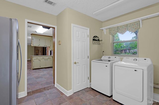 3338 Pursell Ln, Pensacola, FL 32526
