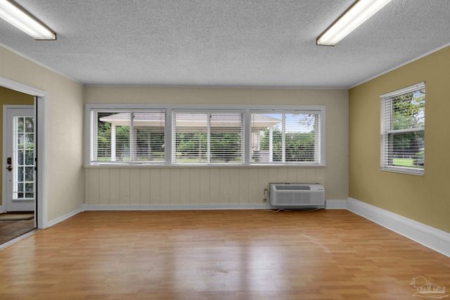 3338 Pursell Ln, Pensacola, FL 32526