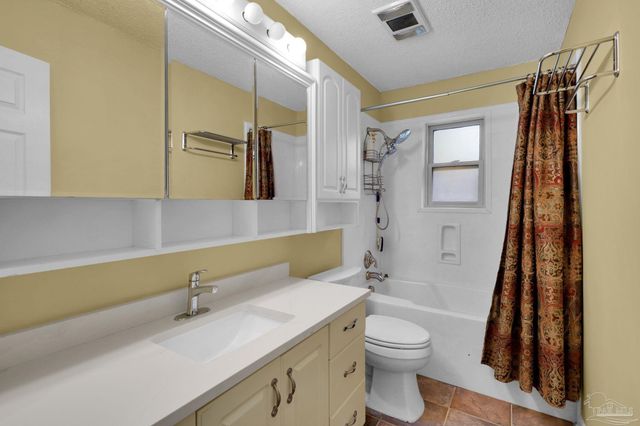 3338 Pursell Ln, Pensacola, FL 32526