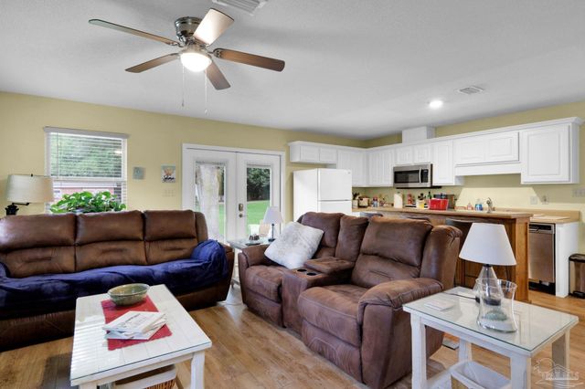 3338 Pursell Ln, Pensacola, FL 32526