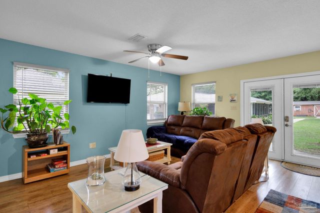 3338 Pursell Ln, Pensacola, FL 32526