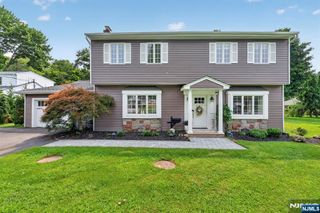 392 Monroe Avenue, Wyckoff, NJ 07481
