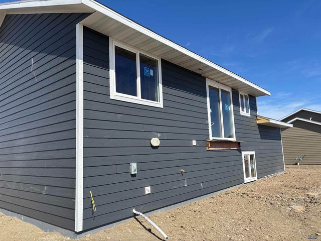 865 BUSHNELL CT, Box Elder, SD 57719