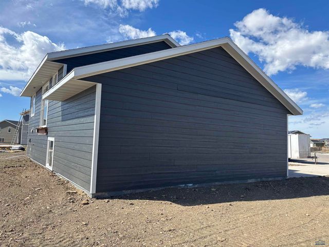 865 BUSHNELL CT, Box Elder, SD 57719