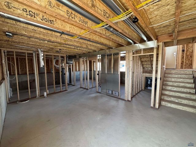 865 BUSHNELL CT, Box Elder, SD 57719