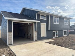 865 BUSHNELL CT, Box Elder, SD 57719