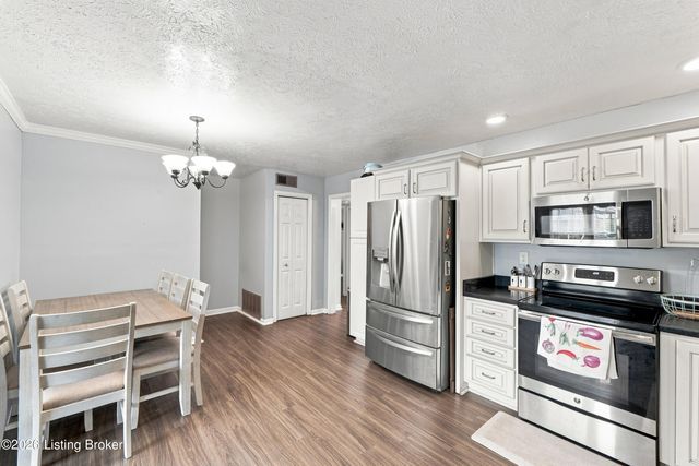 9904 Phoenix Trail, Louisville, KY 40223