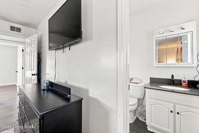 9904 Phoenix Trail, Louisville, KY 40223