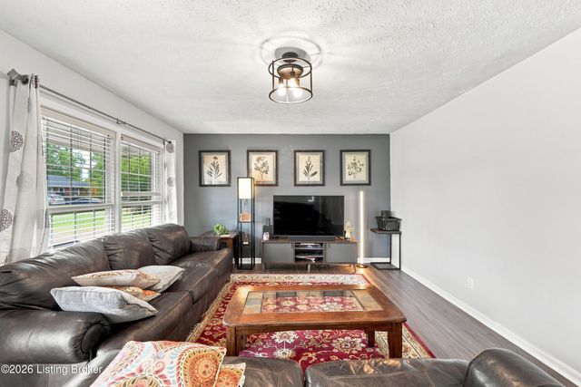 9904 Phoenix Trail, Louisville, KY 40223