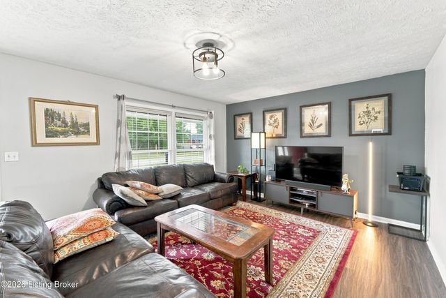9904 Phoenix Trail, Louisville, KY 40223