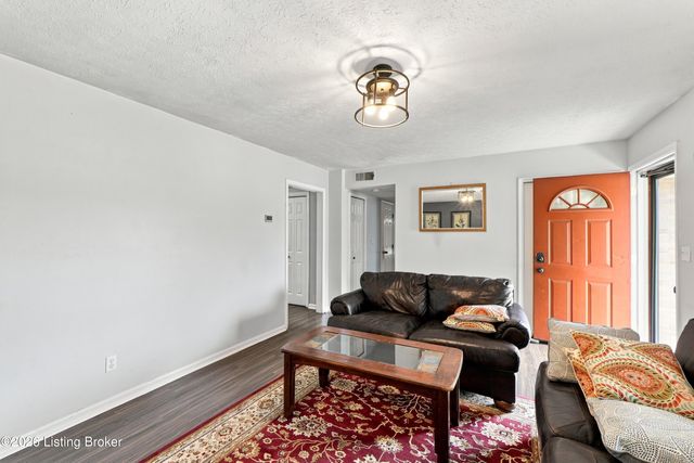 9904 Phoenix Trail, Louisville, KY 40223