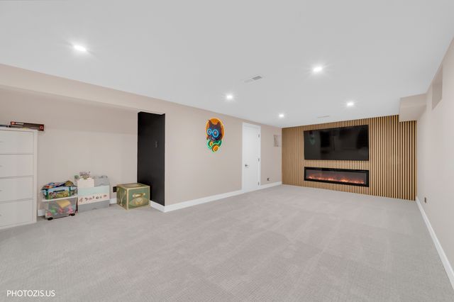 302 Goodridge Terrace, Roselle, IL 60172