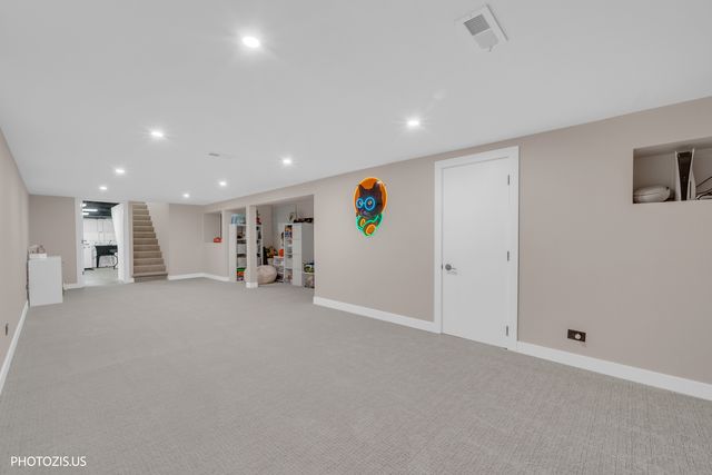 302 Goodridge Terrace, Roselle, IL 60172