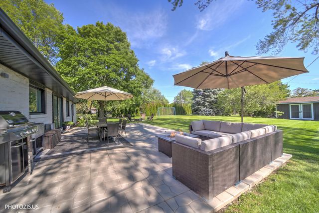 302 Goodridge Terrace, Roselle, IL 60172