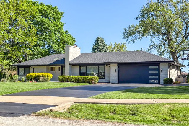 302 Goodridge Terrace, Roselle, IL 60172