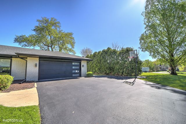 302 Goodridge Terrace, Roselle, IL 60172
