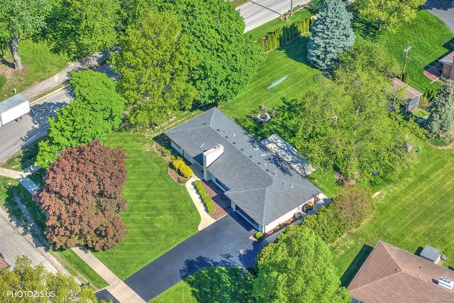 302 Goodridge Terrace, Roselle, IL 60172