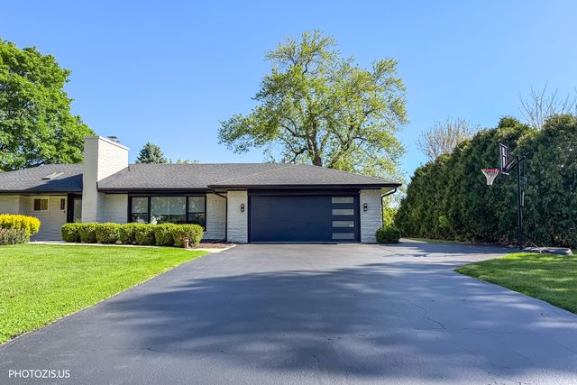 302 Goodridge Terrace, Roselle, IL 60172