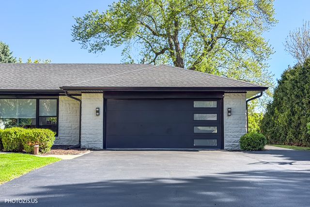 302 Goodridge Terrace, Roselle, IL 60172